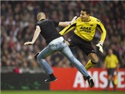 Bóng đá anh, ngoại hạng anh, lịch thi đấu euro 2012, CĐV Ajax đánh thủ môn lĩnh án tù